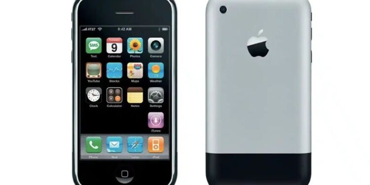 15 Most Iconic Apple Products of All Time That Revolutionized Tech