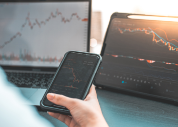 FINQFULL Weekly Pulse: Unveiling the Top 3 and Bottom 3 S&P 500 Companies – 18.07.2024