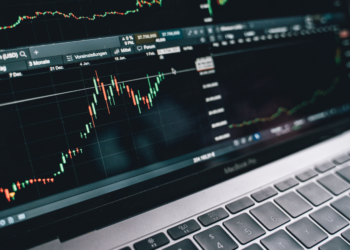 FINQFULL Weekly Pulse: Unveiling the Top 3 and Bottom 3 S&P 500 Companies – 22.08.2024