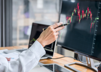 FINQFULL Weekly Pulse: Unveiling the Top 3 and Bottom 3 S&P 500 Companies – 08.07.2024