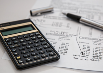 Debt Management Strategies: Paying Off Loans While Investing Wisely