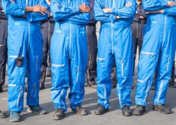 Hi-Vis Work Pants: A Must-Have for Safety, Durability, and Comfort