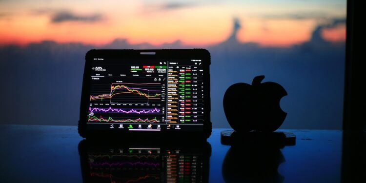 AIUP and AINT*: FINQ Launches the First ETFs Fully Managed by Artificial Intelligence